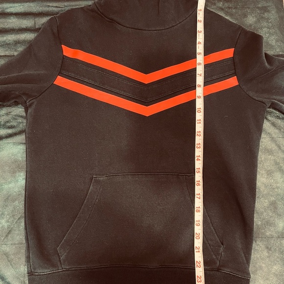 🔥H&M Black and Red Sweatshirt🔥 - Picture 4 of 5